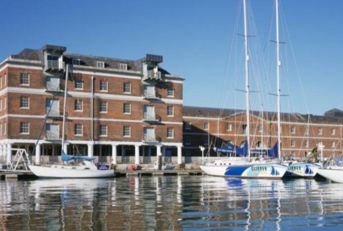 Beautiful Marina With Private Garden, Flexible Bedrooms With Zip & Link Beds *