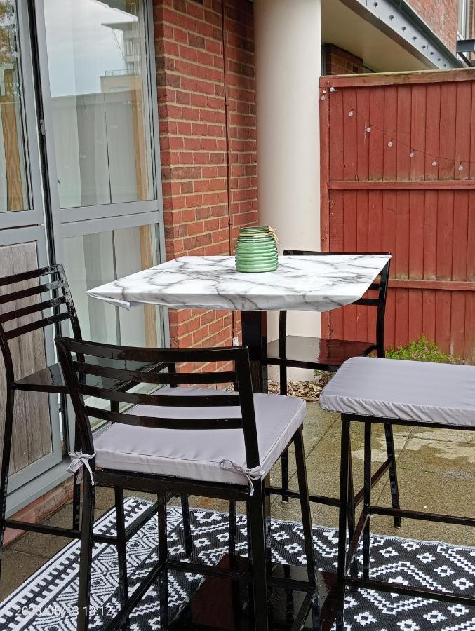 Apartment Beautiful Marina With Private Garden, Flexible Bedrooms With Zip & Link Beds