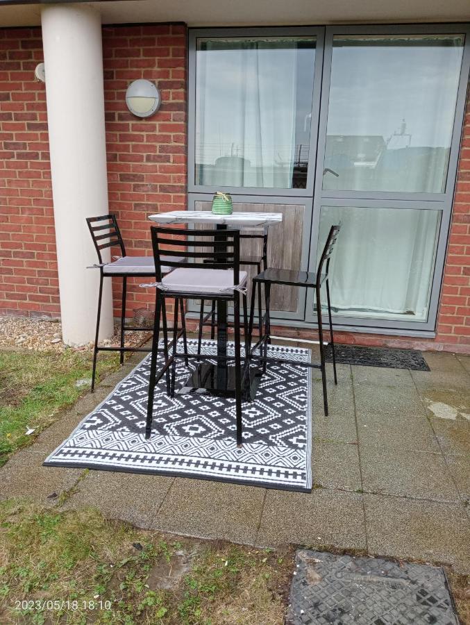 Apartment Beautiful Marina With Private Garden, Flexible Bedrooms With Zip & Link Beds