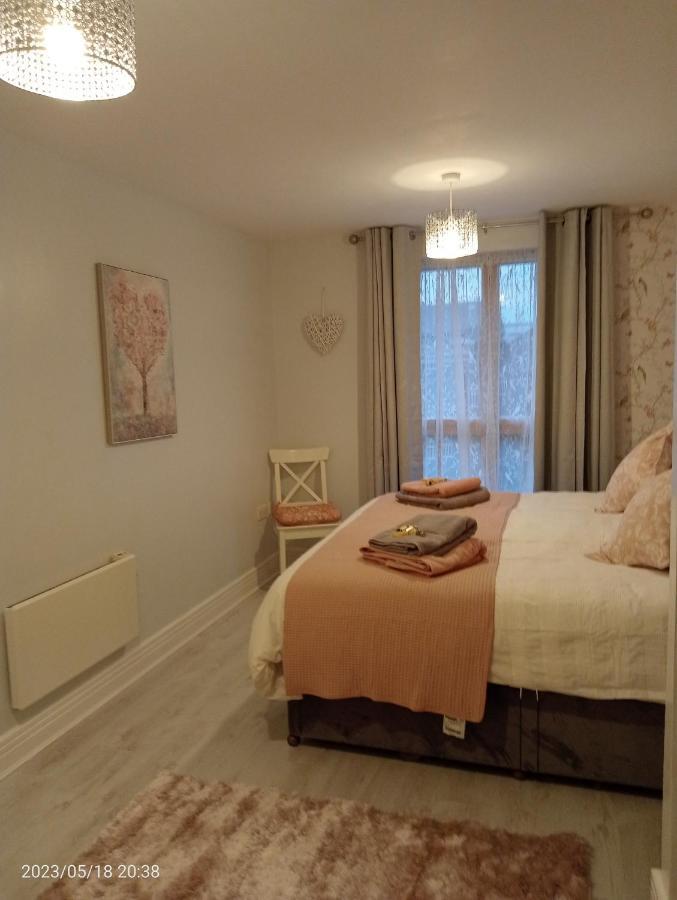 Beautiful Marina With Private Garden, Flexible Bedrooms With Zip & Link Beds