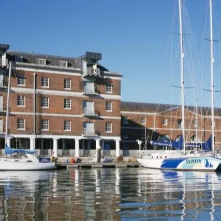 Beautiful Marina Apartment With Private Garden, Flexible Bedrooms With Zip & Link Beds Gosport Exterior photo